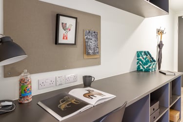 Gold En Suite River View at Dun Holm House, Unit 8, The Riverwalk, City Centre, Durham, DH14SL - Image 4